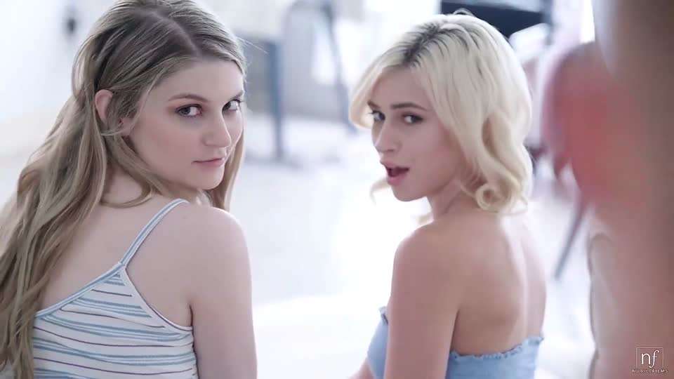 男人向往的天堂生活，尤物女友邀请她漂亮闺蜜来家里做爱，这太让人性福了立马上前舔吸逼逼猛力双飞全操