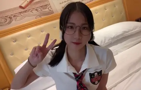 史上最清纯嫩妹制服嫩妹超完美露脸.