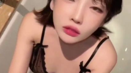 超高颜值外国妹子 这必须多射几发才过瘾 颜射手淫 打飞机 极品鸳鸯浴