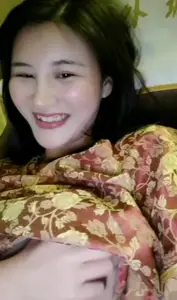 甜美新人萌妹第六弹！足疗室引诱男技师：玩弄豪乳自慰，淫汁四溅～