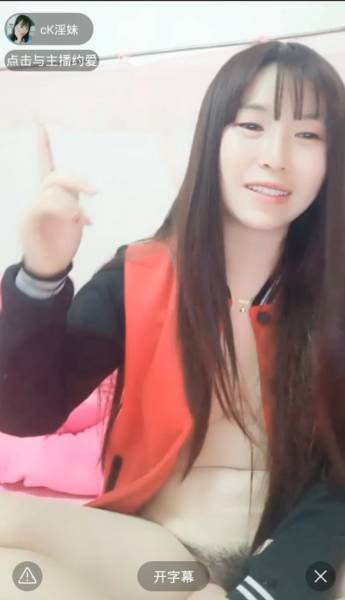 妖娆女主播两男轮番蹂躏 激情淫荡全程直播