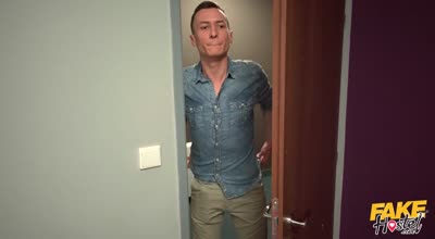 Sybil &amp Kailena假旅馆里的调教惊喜