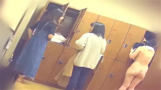 【11月新作】大众浴场女子更衣室盗撮 人妻たちの无防备な着替えを覗き见