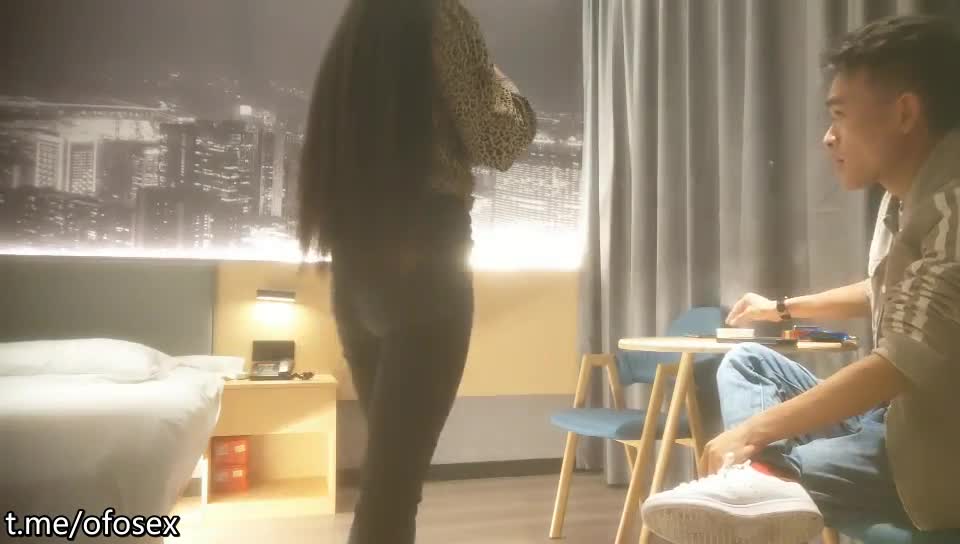 今夜黑皮约外围，美女，门票118，坚挺美乳翘臀，姿势繁多一通狂插高潮啦