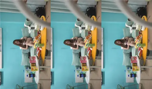 玩两小伙3P淫骚熟女，加钱再来一炮，前面口交后面扣穴，穿着高跟鞋擡腿抽插猛操