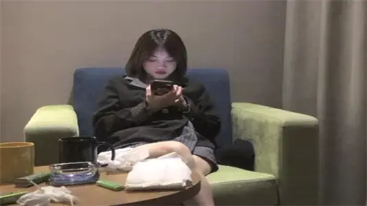 00后短发极品萝莉女神，清纯外表下隐藏的饥渴肉体