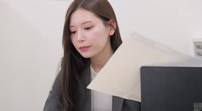 PRED-771 倒れたつむぎ先生を介抱して家に送ったら… 无防备美脚と美貌に勃起が止まらず朝まで何度も中出ししてしまった性欲モンスターなボク。 明里つむぎ