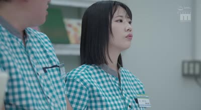 MIDA-197 AM3时を过ぎるとコンビニ中年店长の俺をいつもゼロ距离嗫き诱惑してくる小悪魔バイトちゃん 桜ゆの
