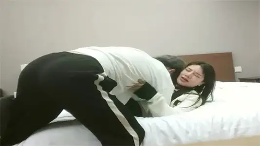 顶级外围女私密偷拍！利哥探花黑丝极品美腿超爽实战