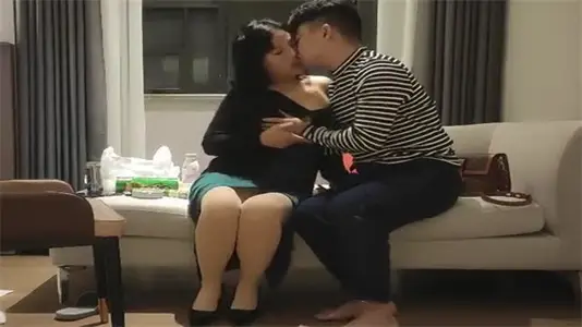 加钱哥珍藏版：极品人妻举手投足勾魂夺魄，风情万种湿身诱惑